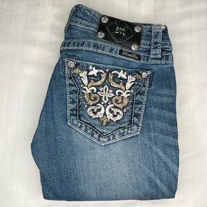 Miss Me Women's Signature Cuffed Capris
Style #  JP5395P2
Size 27